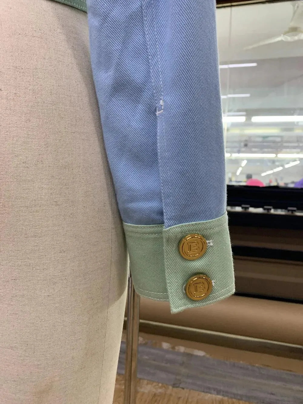 Women’s Cropped Denim Trucker Jacket Style
