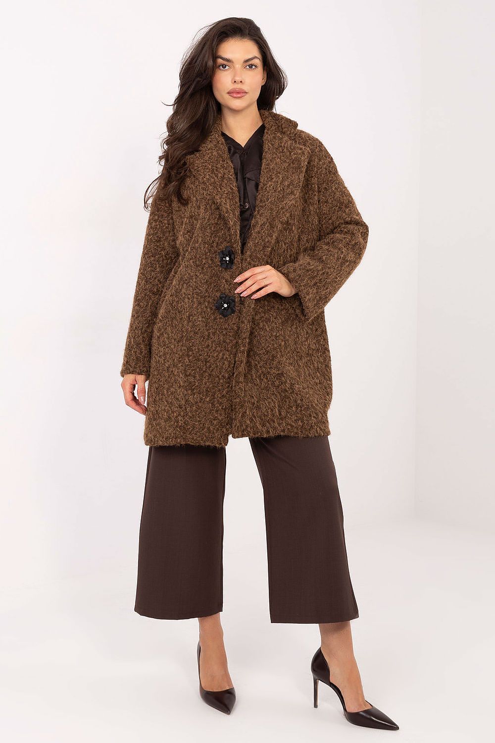 Women's Knee Length Brooch Overcoat — Beige