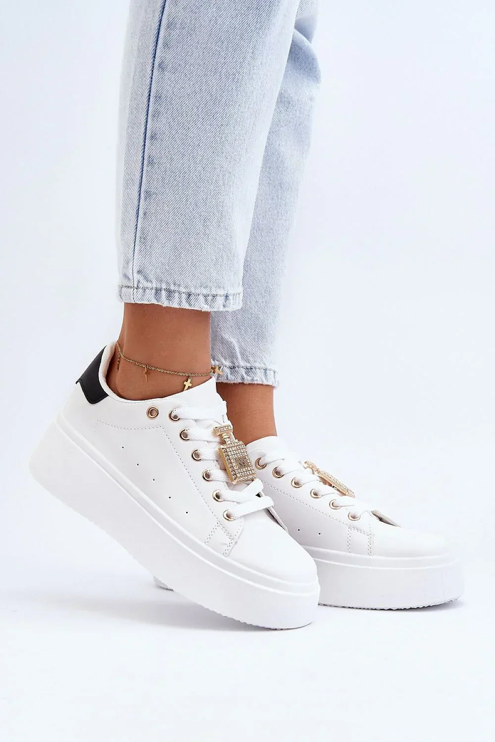 Women's Sneakers - Low-Top Platform Sneakers Shoes - Lace-Up All-Season Shoes