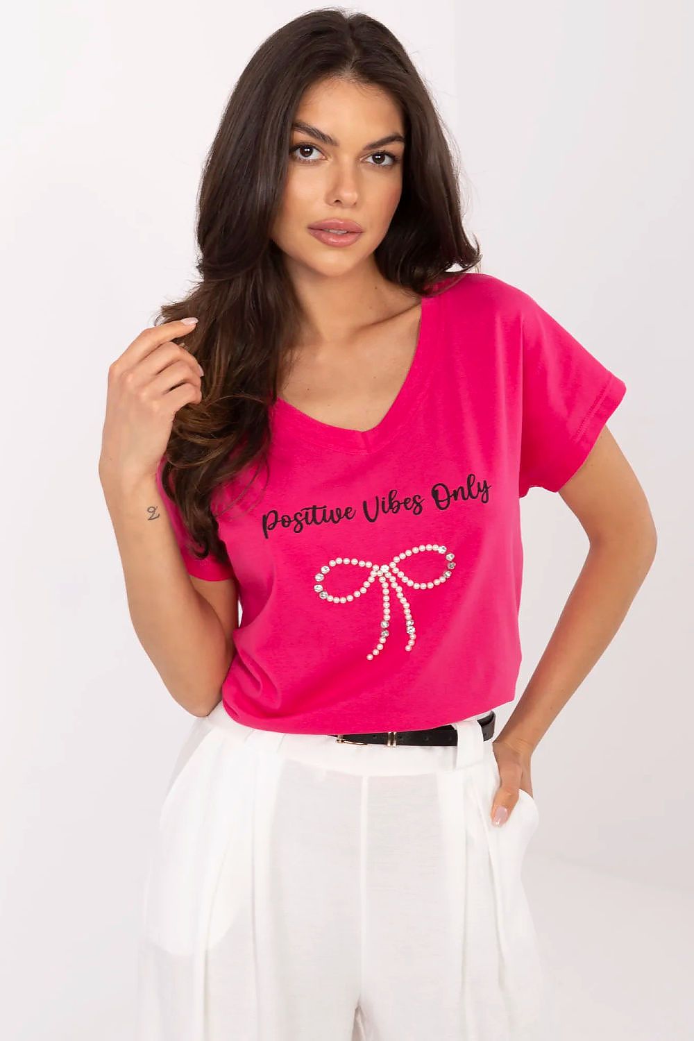 Women Applique V Neck Casual Tshirt-Women T-Shirt-LeStyleParfait